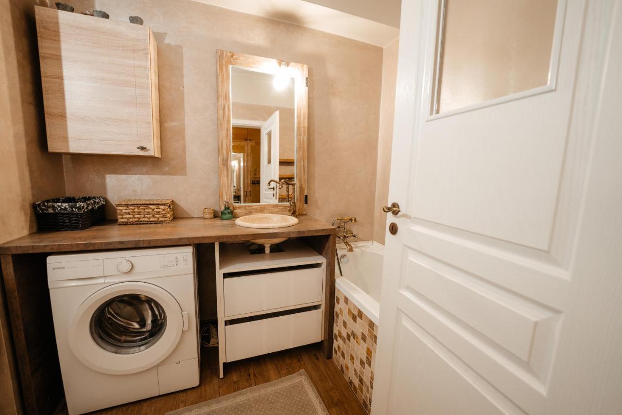 Ferienwohnung Bright And Cozy Design Apt With Office Cluj-Napoca Exterior foto