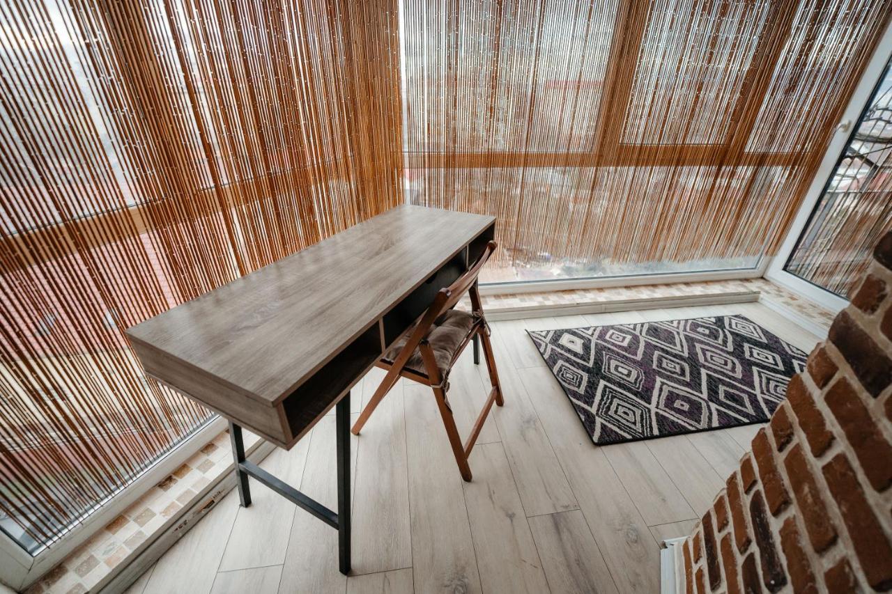 Ferienwohnung Bright And Cozy Design Apt With Office Cluj-Napoca Exterior foto