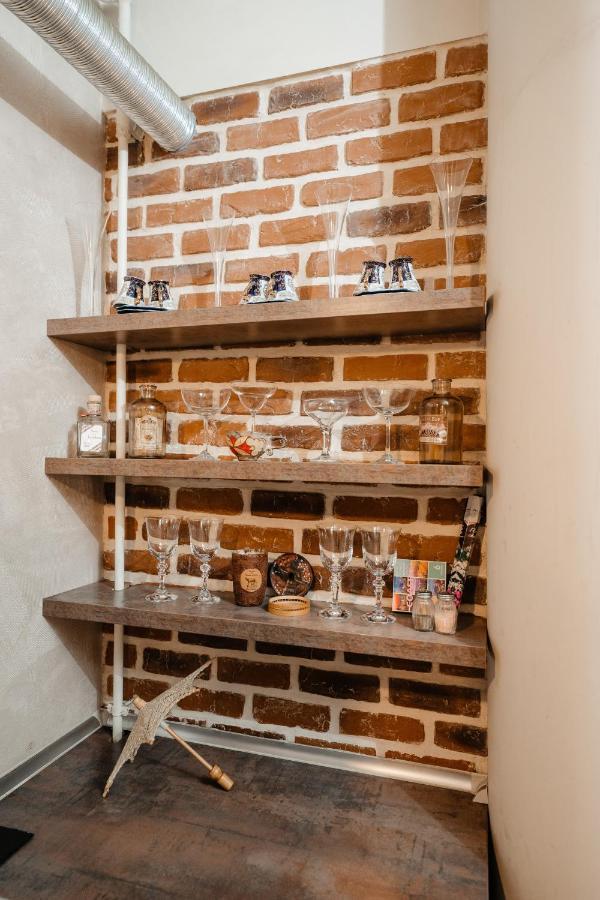 Ferienwohnung Bright And Cozy Design Apt With Office Cluj-Napoca Exterior foto