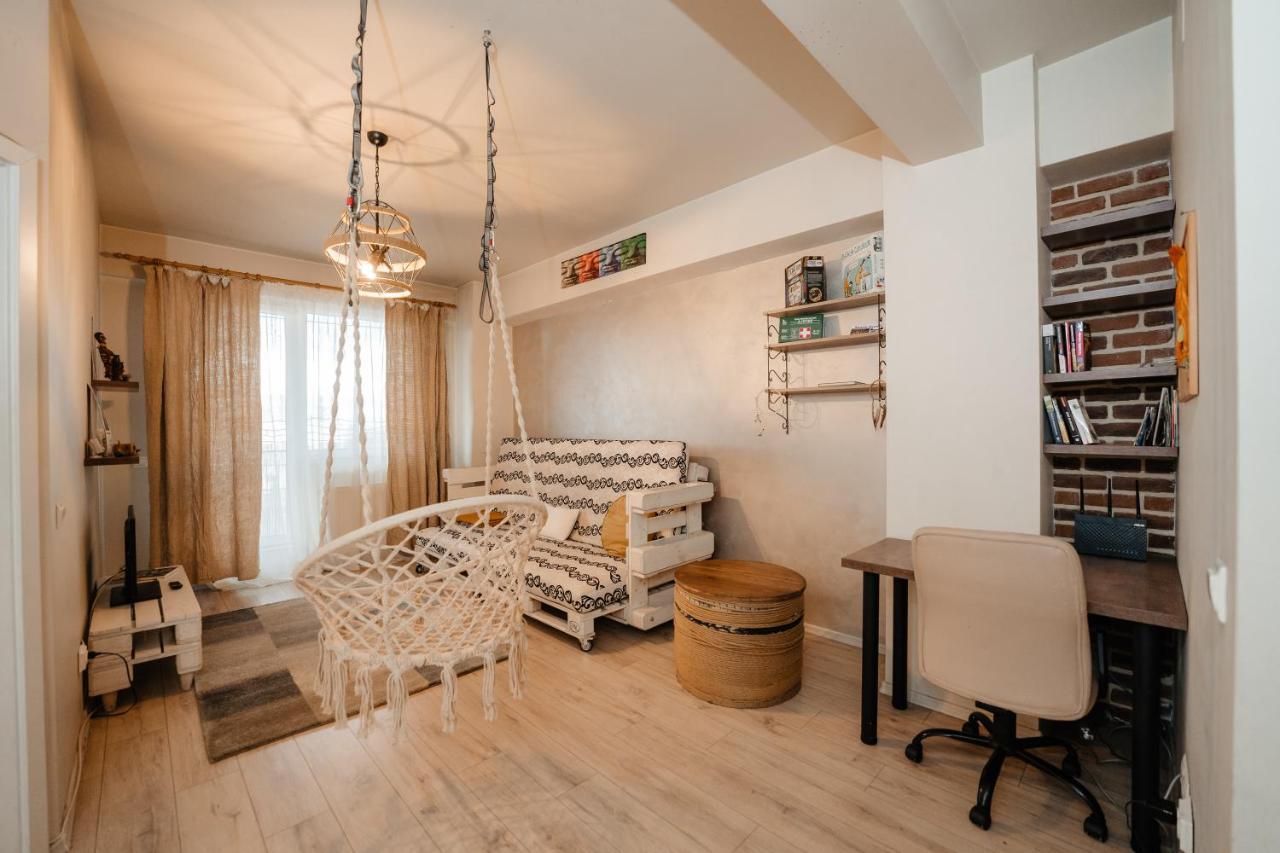 Ferienwohnung Bright And Cozy Design Apt With Office Cluj-Napoca Exterior foto