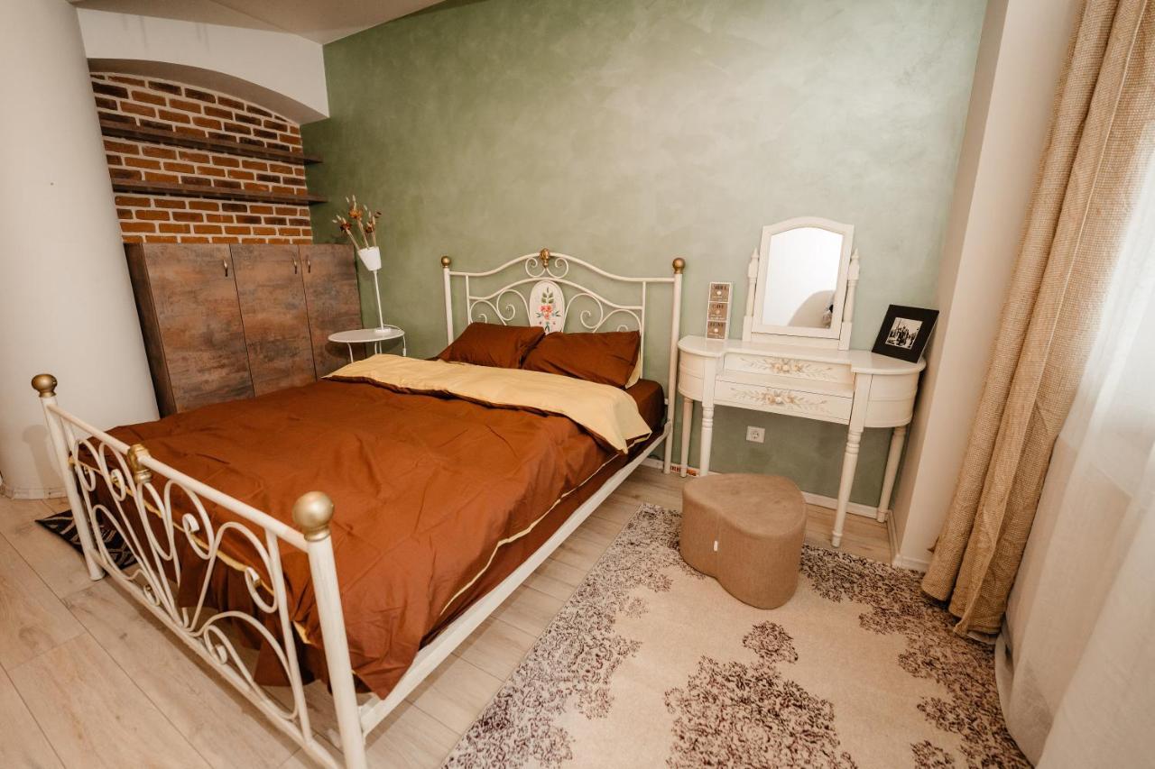 Ferienwohnung Bright And Cozy Design Apt With Office Cluj-Napoca Exterior foto