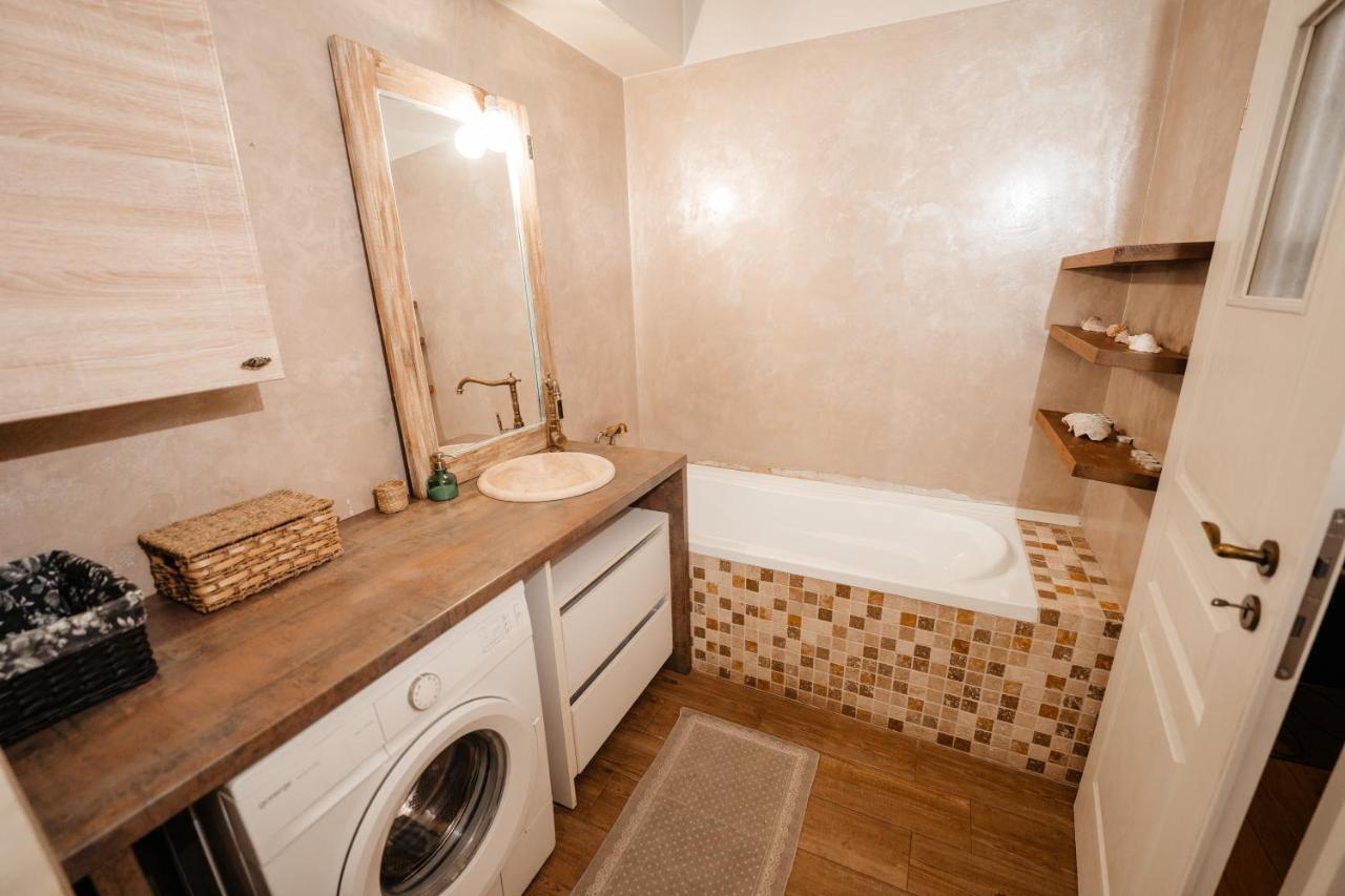 Ferienwohnung Bright And Cozy Design Apt With Office Cluj-Napoca Exterior foto