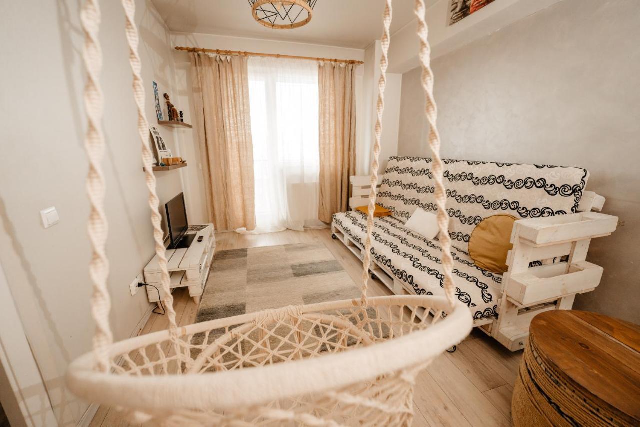 Ferienwohnung Bright And Cozy Design Apt With Office Cluj-Napoca Exterior foto